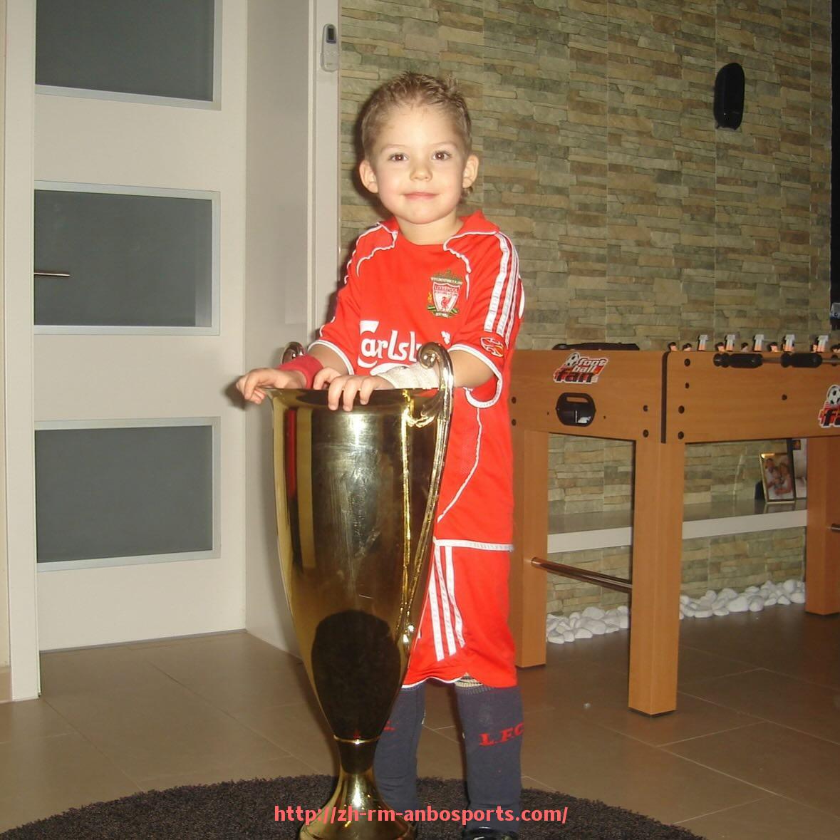 安博体育官网-世俱杯历史上最年长球员的传奇故事及比赛表现