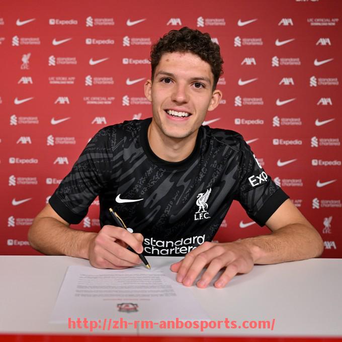 安博体育官网-世俱杯历史上最年长球员的传奇故事及比赛表现